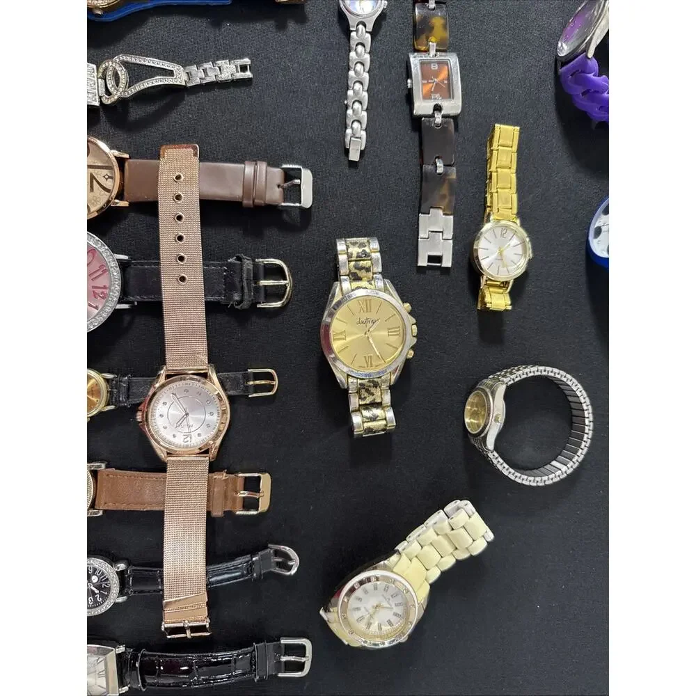(A1) Bulk Lot Of 25 Watches Vintage And Modern Running On New Batteries!